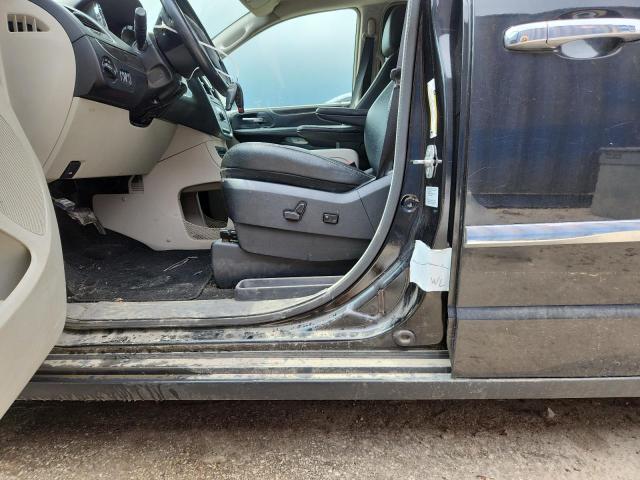 2016 CHRYSLER TOWN & COU - 2C4RC1CG0GR269189