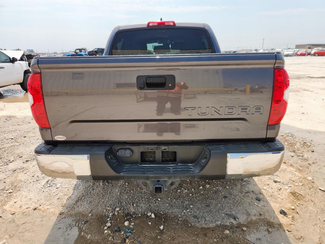 TOYOTA TUNDRA CREWMAX SR5