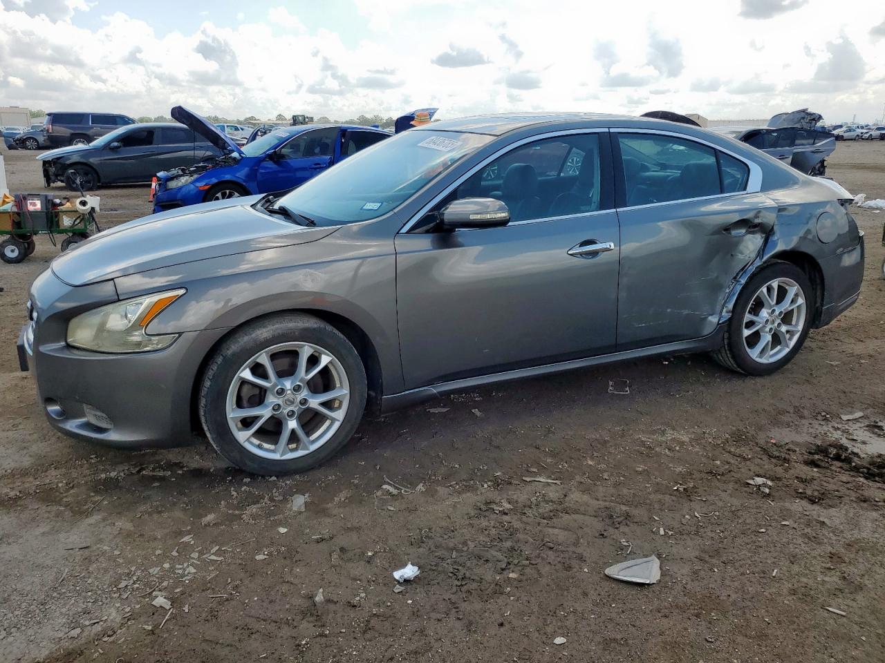 NISSAN MAXIMA S