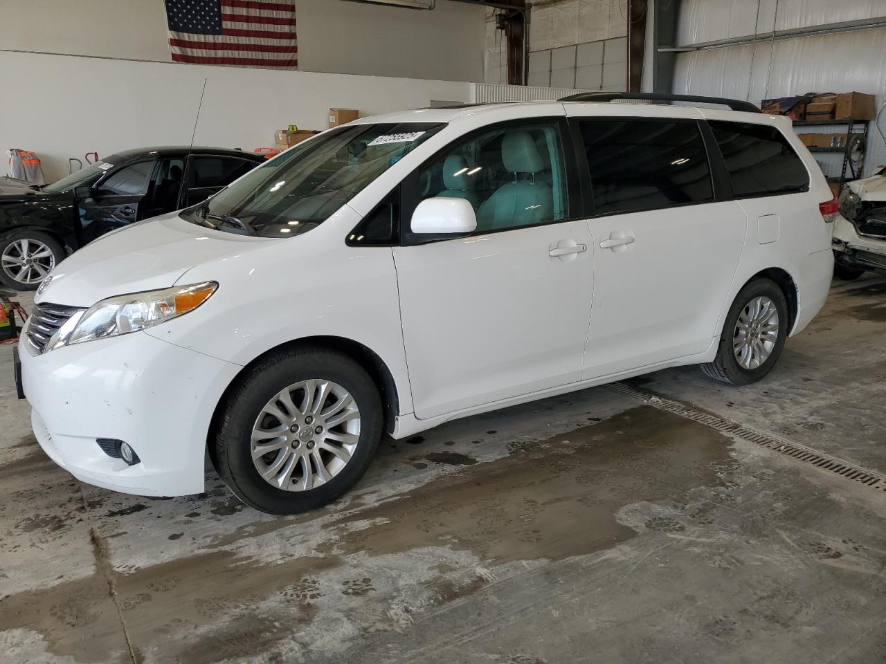 TOYOTA SIENNA XLE