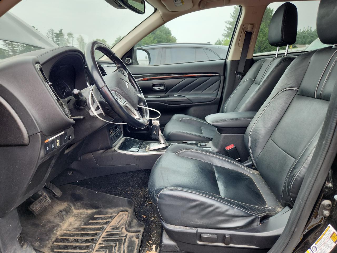 MITSUBISHI OUTLANDER SE