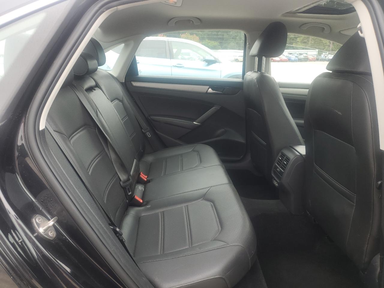 VOLKSWAGEN PASSAT SE