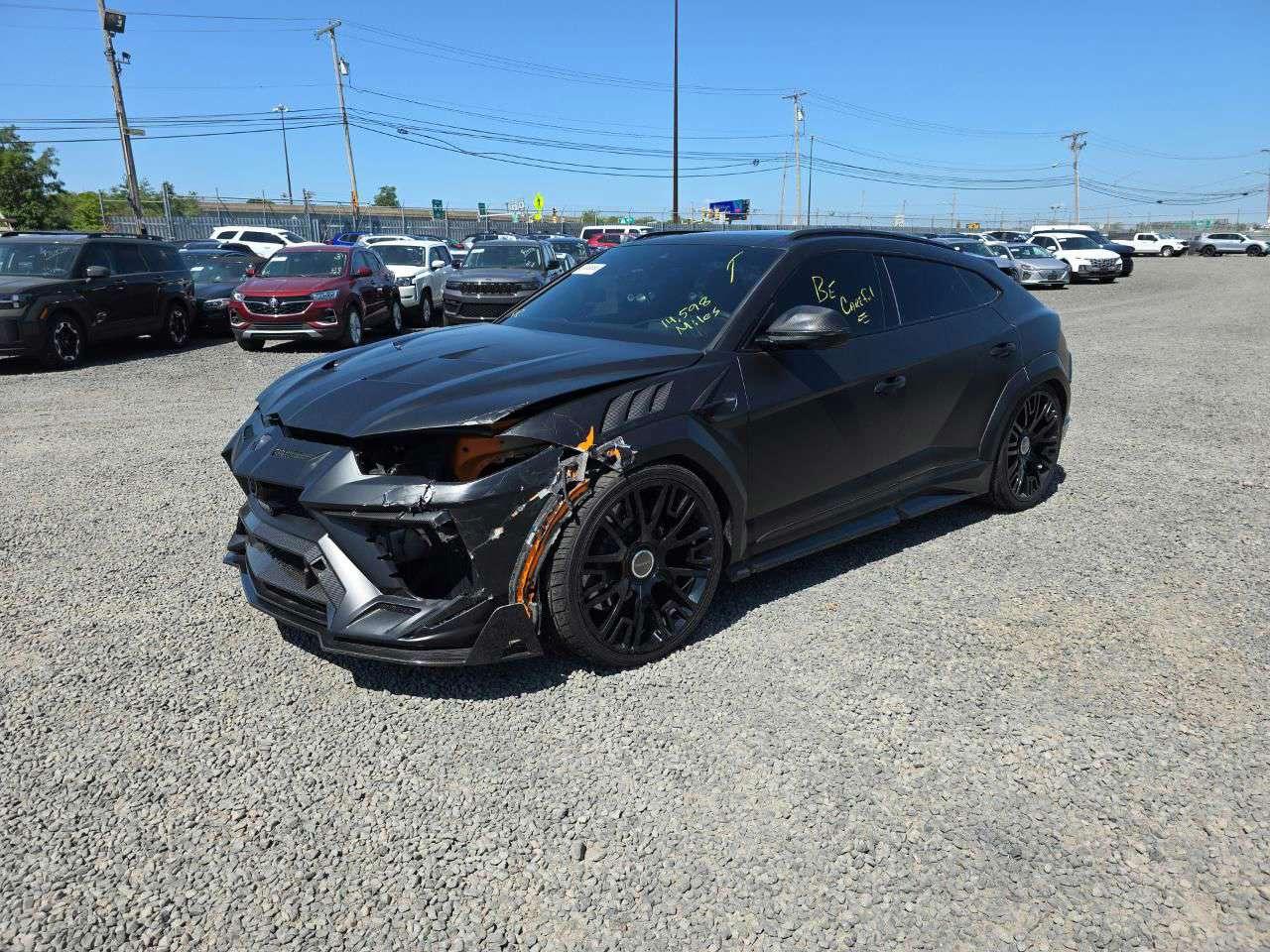 LAMBORGHINI URUS