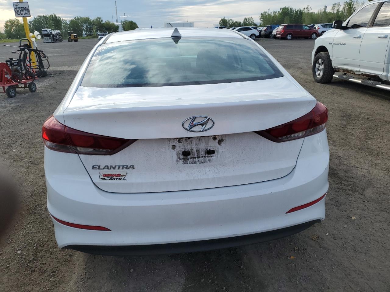 HYUNDAI ELANTRA SE