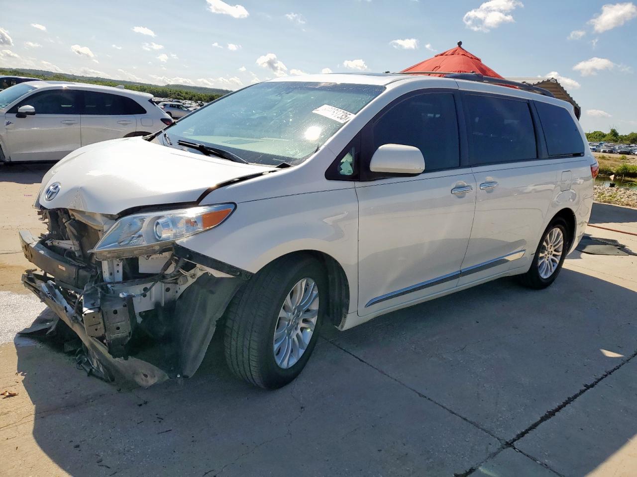 TOYOTA SIENNA XLE