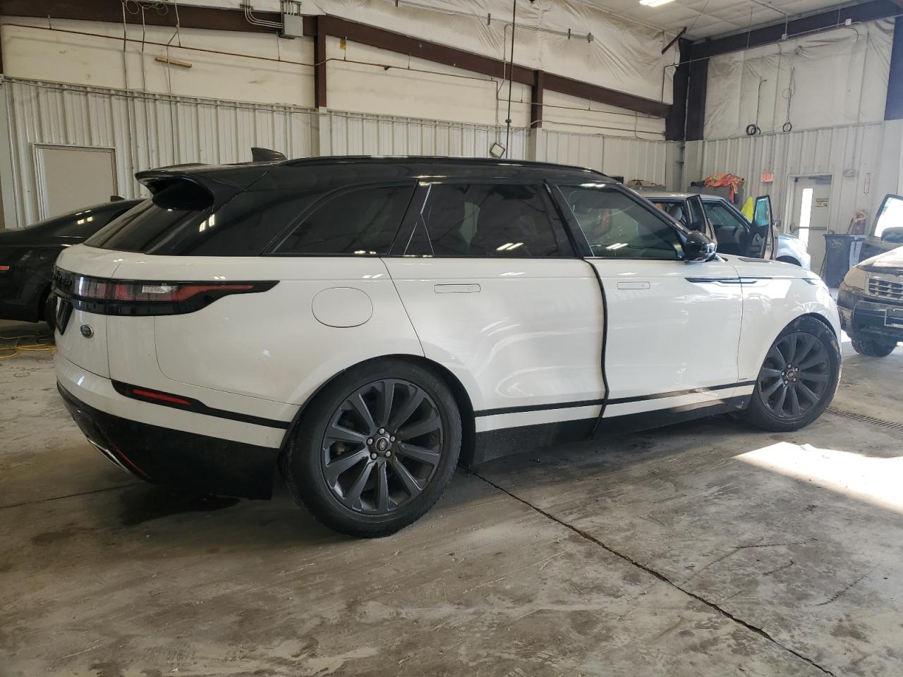 LAND ROVER RANGE ROVER R-DYNAMIC SE