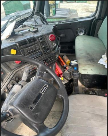 2002 VOLVO VHD #3240960196