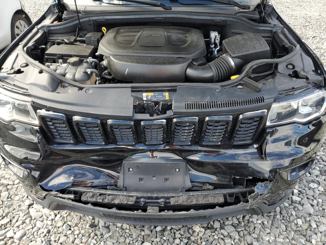 JEEP GRAND CHEROKEE LAREDO