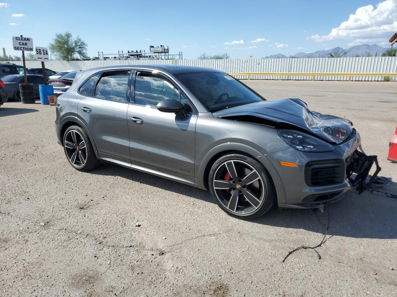 PORSCHE CAYENNE GTS