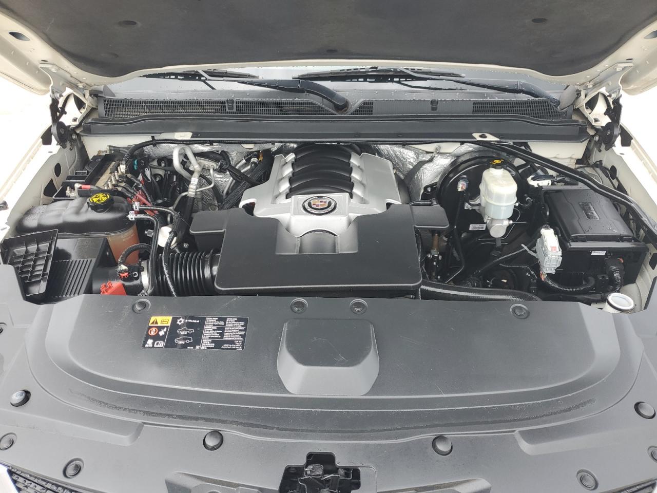 CADILLAC ESCALADE LUXURY