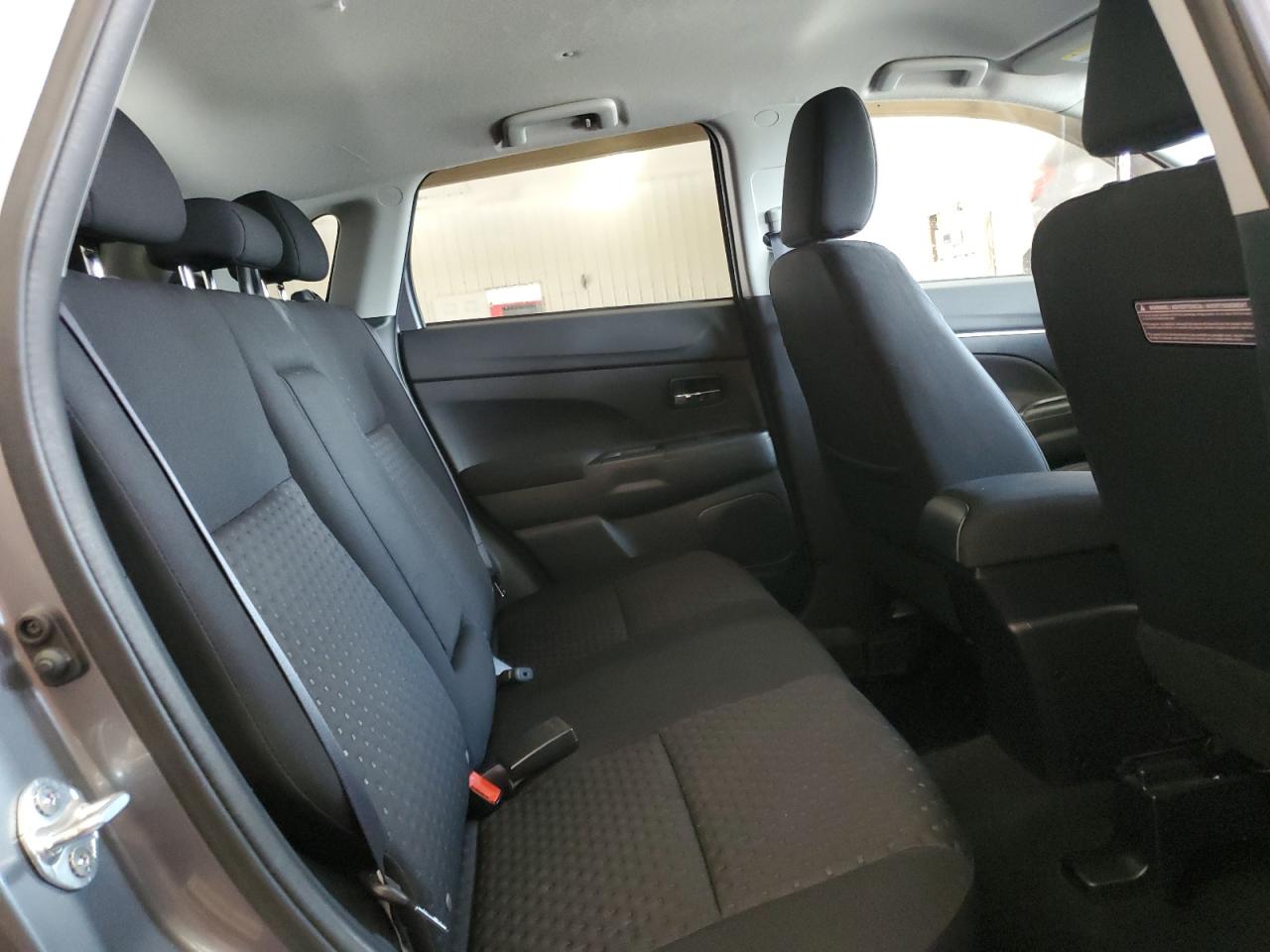 MITSUBISHI OUTLANDER SE