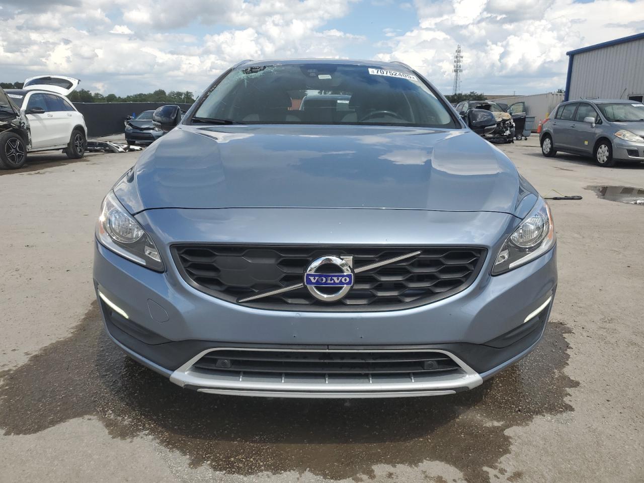 VOLVO V60 PREMIER