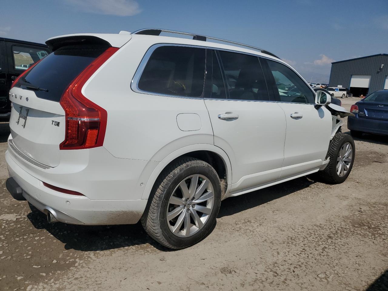 VOLVO XC90 T5