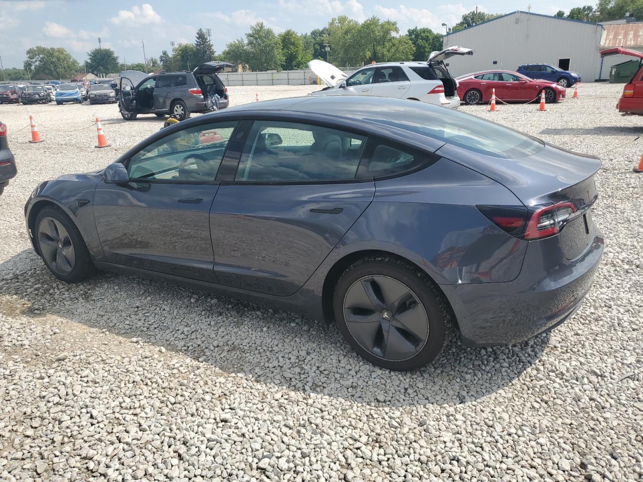 TESLA MODEL 3