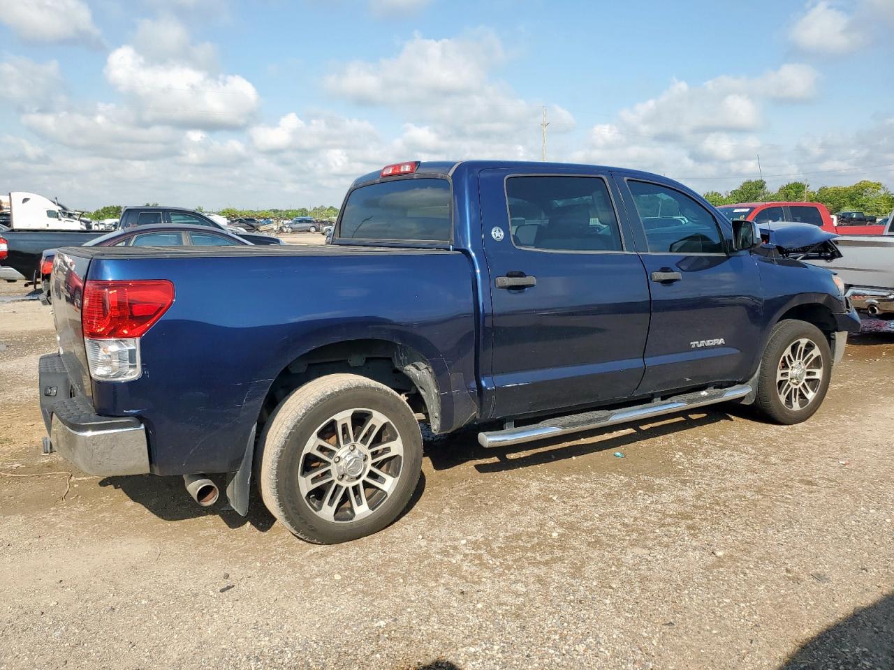 TOYOTA TUNDRA CREWMAX SR5