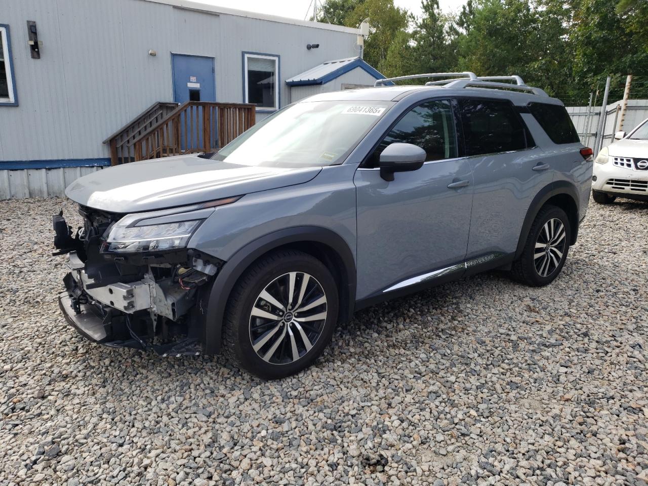 NISSAN PATHFINDER PLATINUM