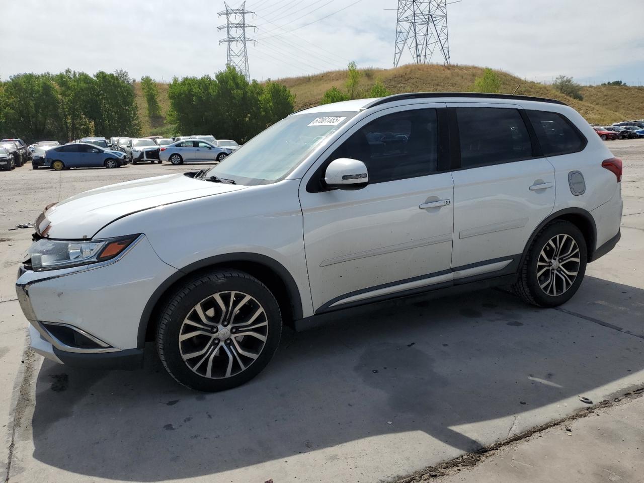 MITSUBISHI OUTLANDER SE