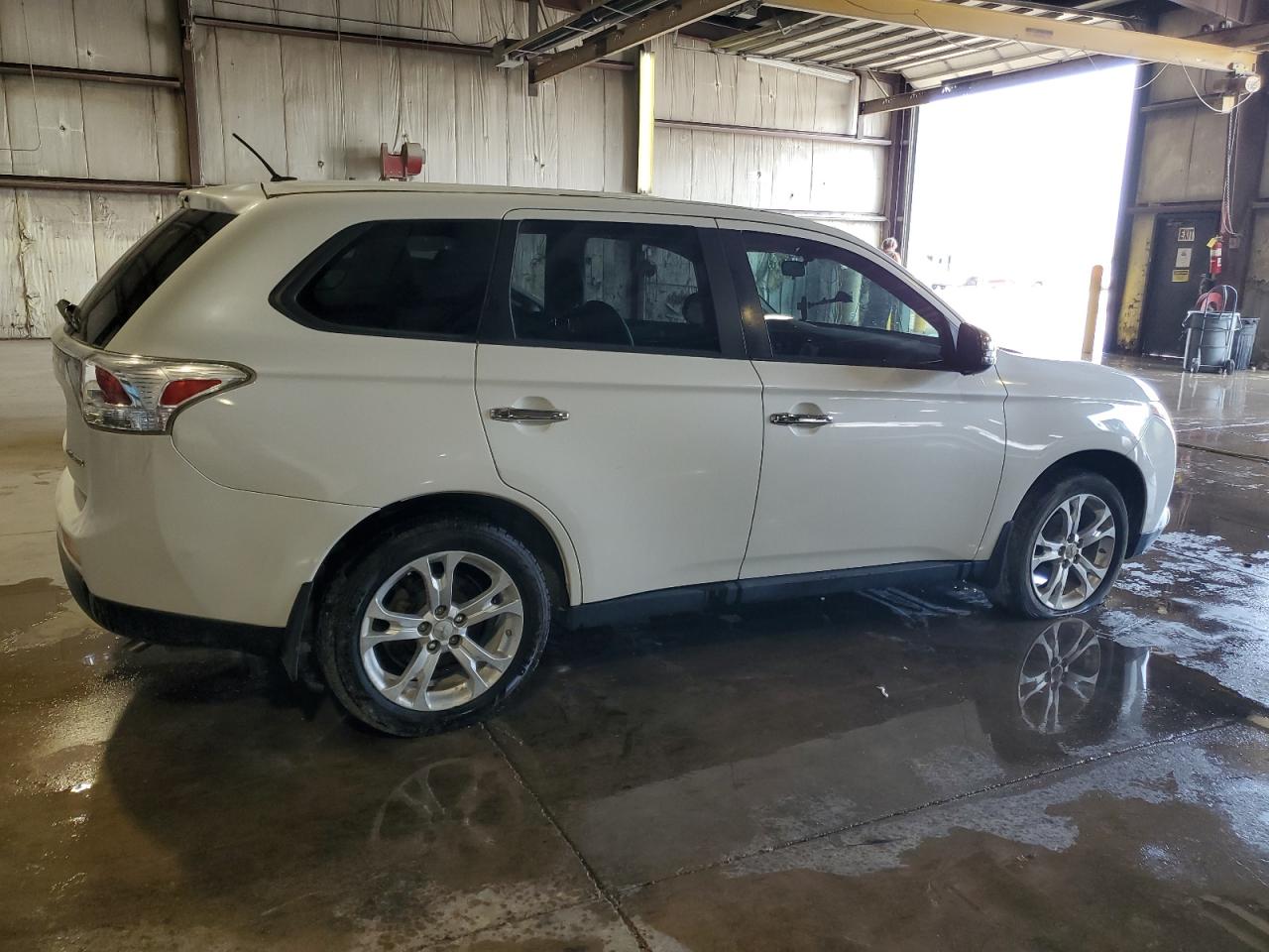 MITSUBISHI OUTLANDER SE