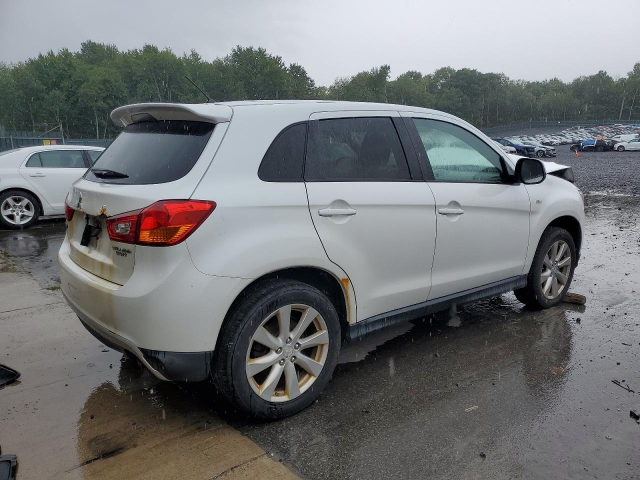 MITSUBISHI OUTLANDER ES