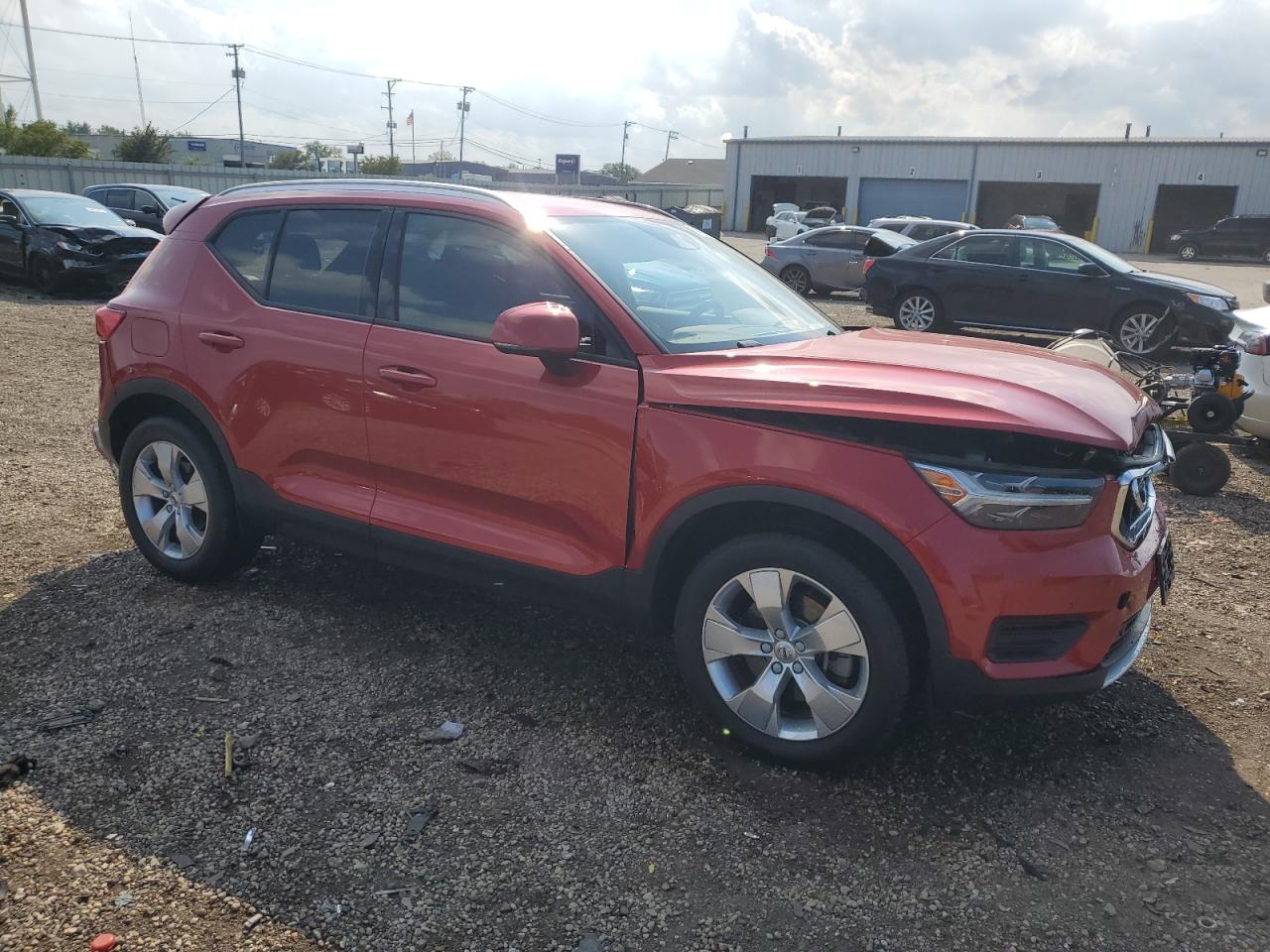 VOLVO XC40 T4 MOMENTUM