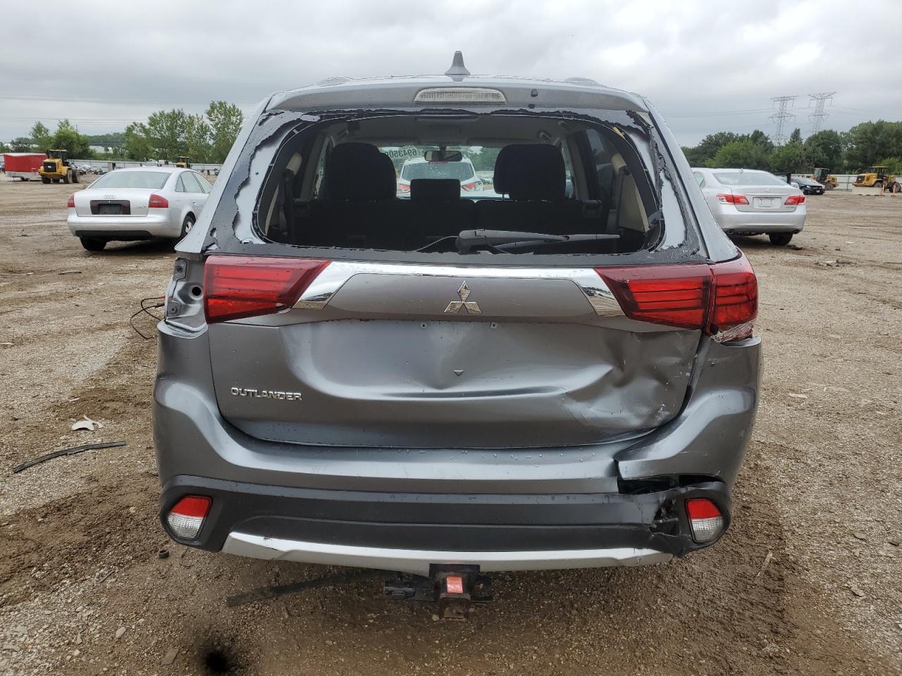MITSUBISHI OUTLANDER SE