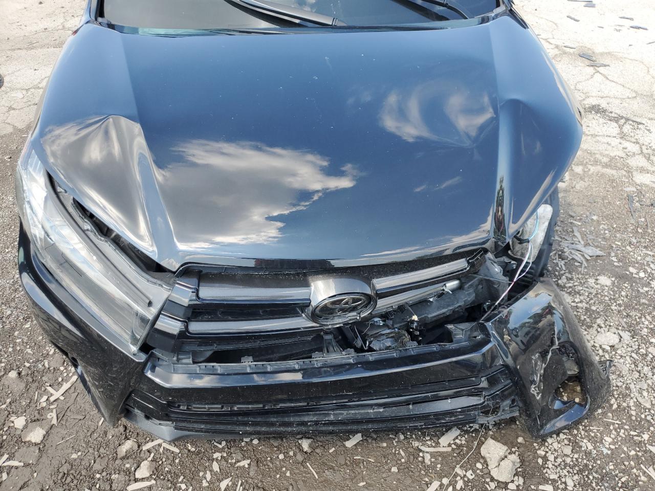 TOYOTA HIGHLANDER SE