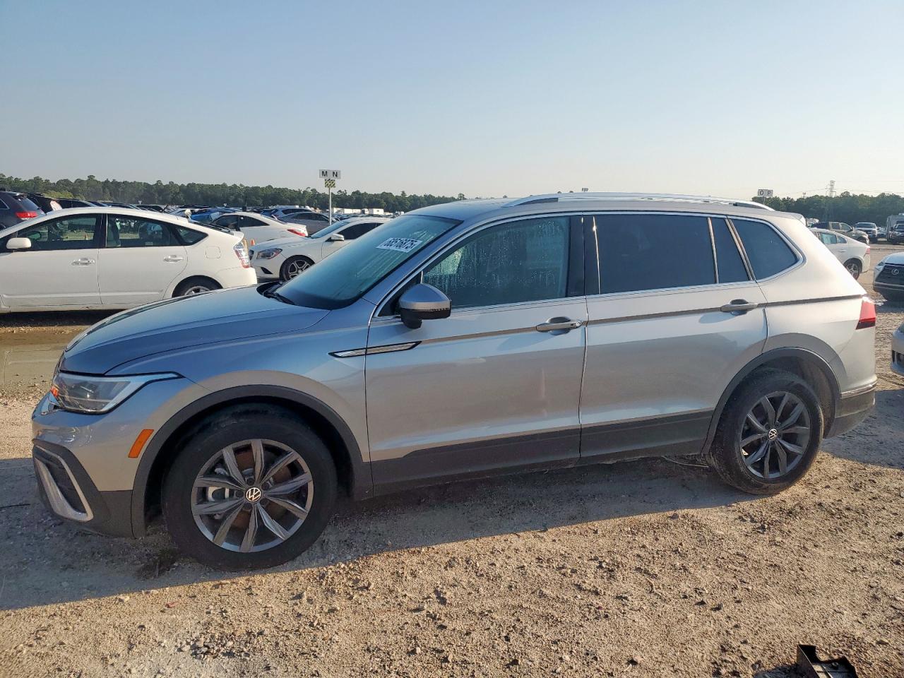 VOLKSWAGEN TIGUAN SE