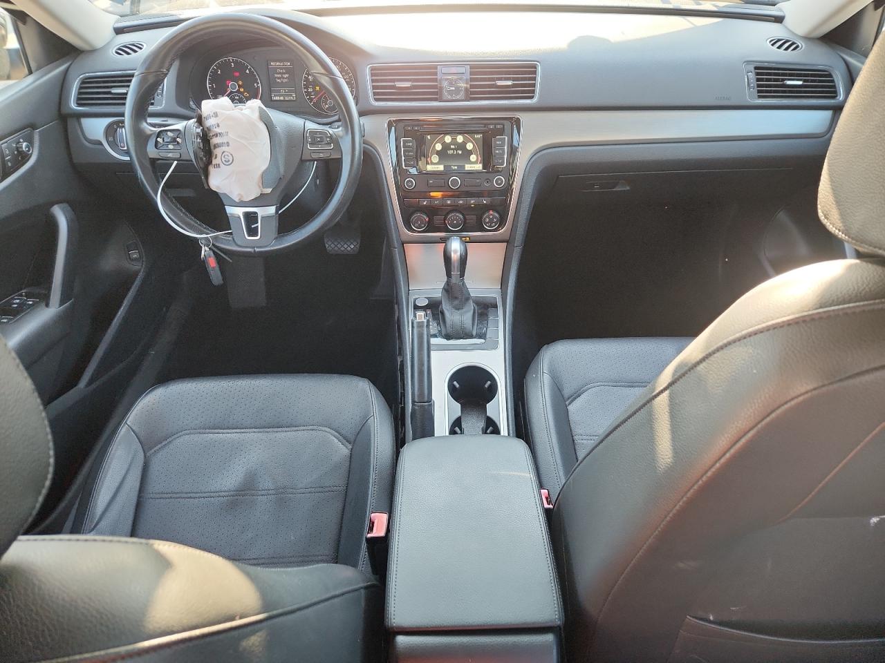 VOLKSWAGEN PASSAT SE