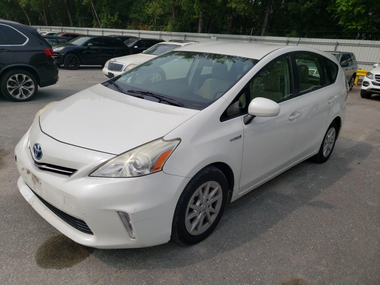 TOYOTA PRIUS V