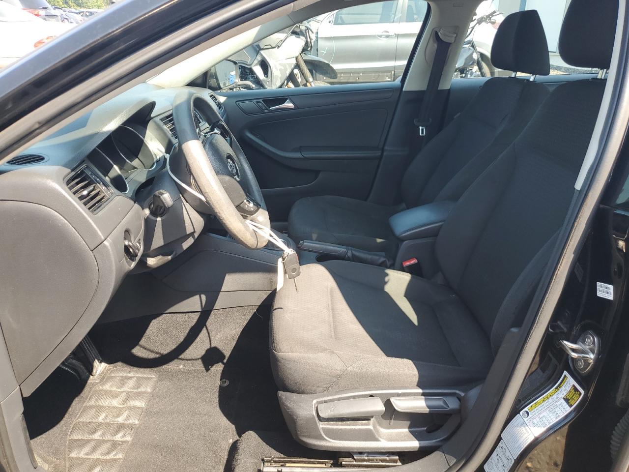 VOLKSWAGEN JETTA BASE