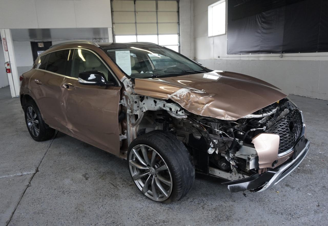 INFINITI QX30 BASE