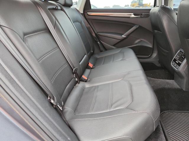 2017 VOLKSWAGEN PASSAT SE 1VWGT7A39HC048434