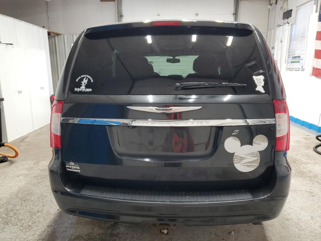 CHRYSLER TOWN & COUNTRY S