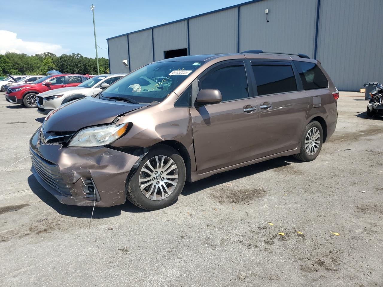 TOYOTA SIENNA XLE