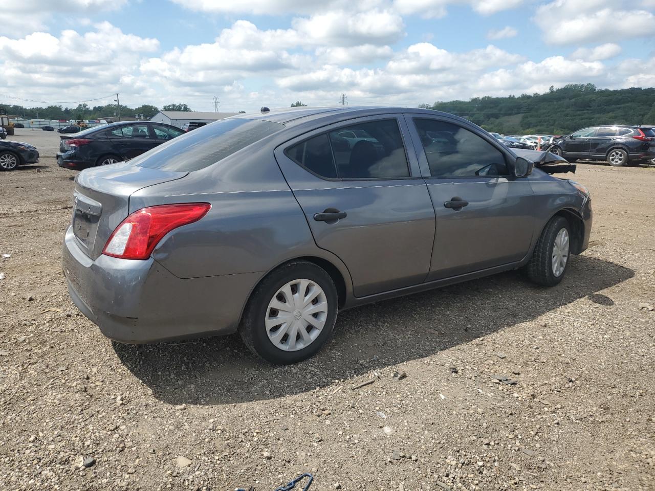 NISSAN VERSA S