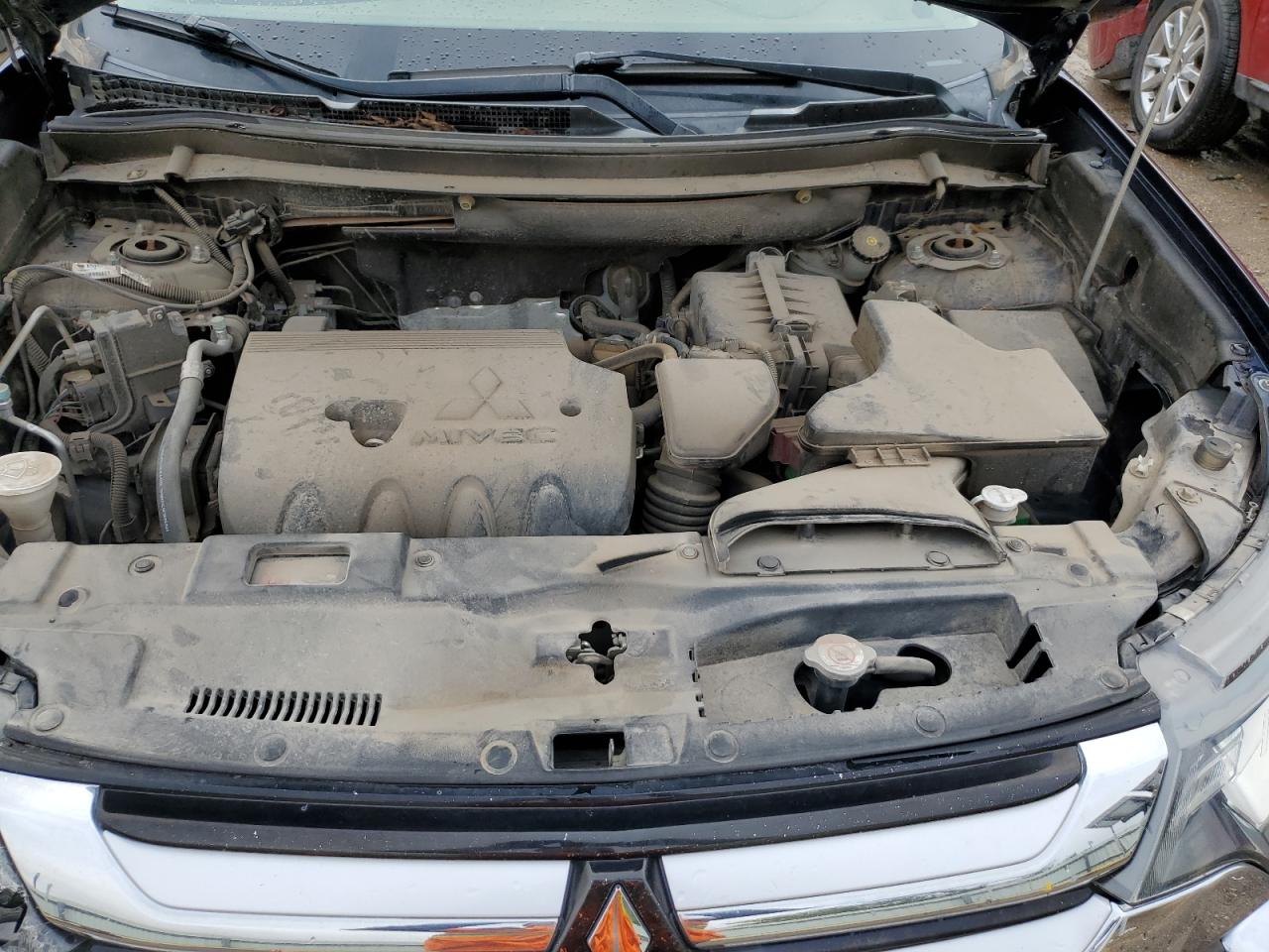 MITSUBISHI OUTLANDER SE