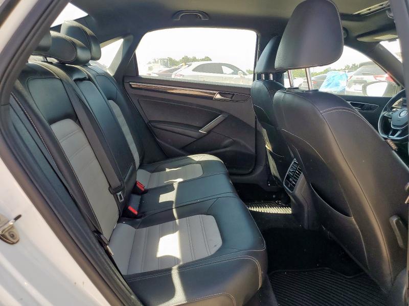 2018 VOLKSWAGEN PASSAT GT 1VWJM7A30JC034883