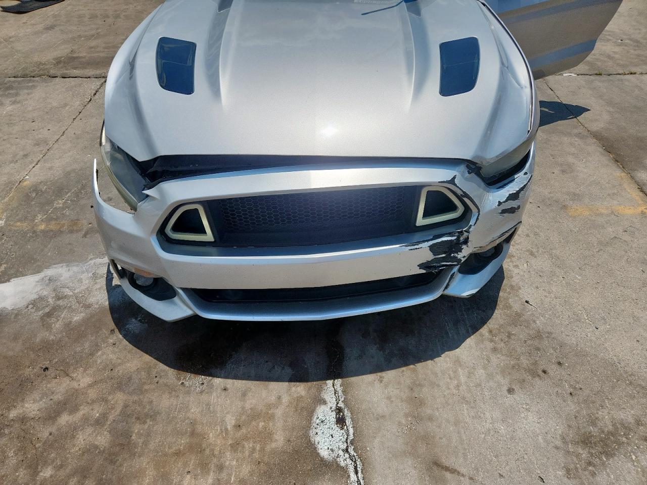 FORD MUSTANG GT