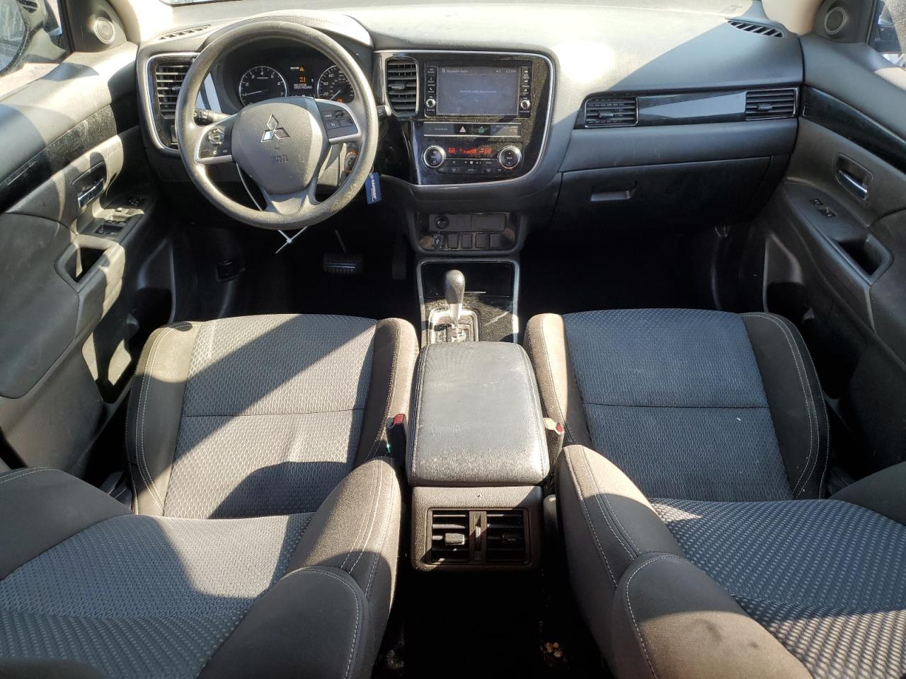 MITSUBISHI OUTLANDER SE