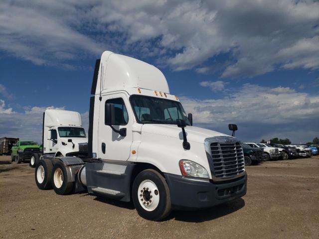 Global Auto Auctions: 2015 FREIGHTLINER CASCADIA 1