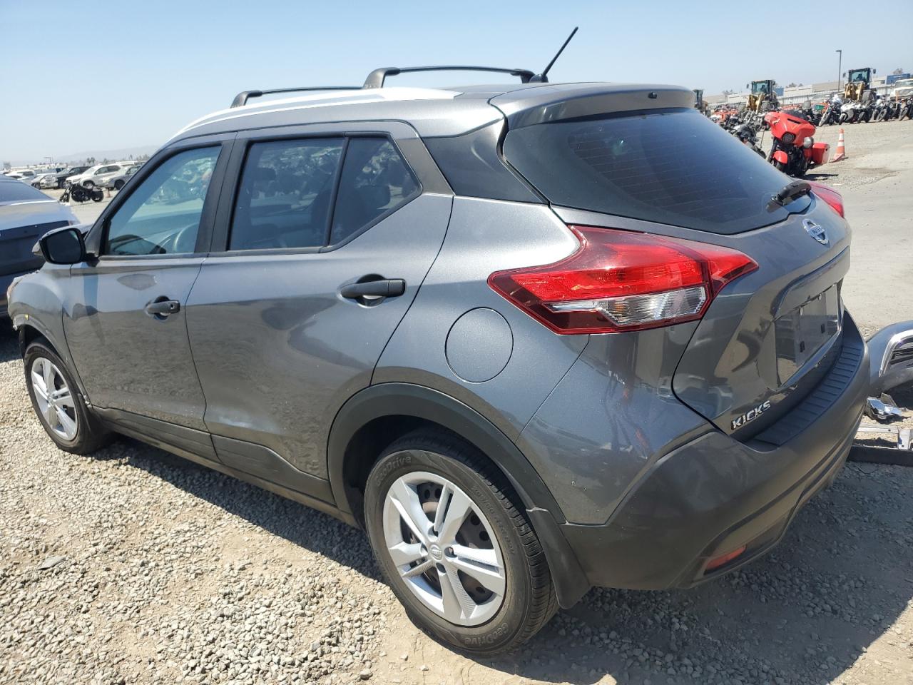NISSAN KICKS S