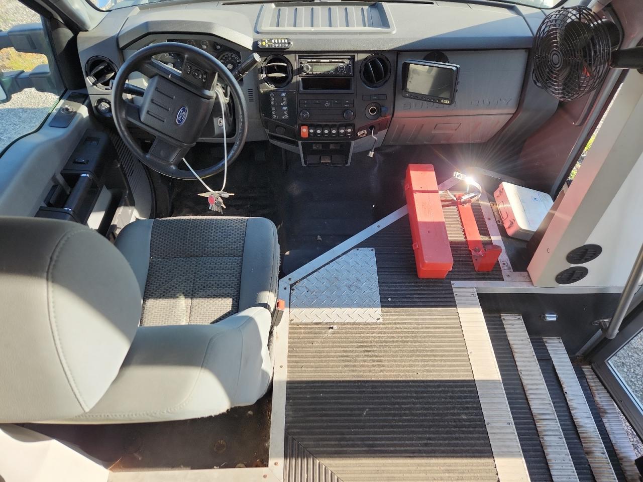 FORD F-550 SUPER DUTY