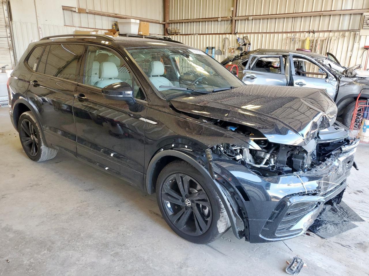 VOLKSWAGEN TIGUAN SE R-LINE BLACK