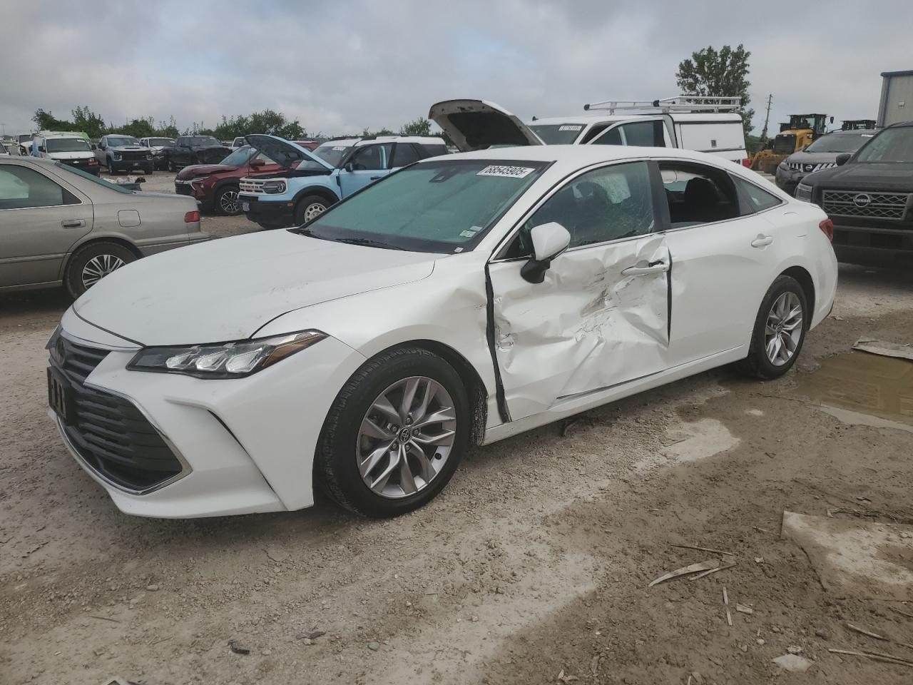 TOYOTA AVALON XLE