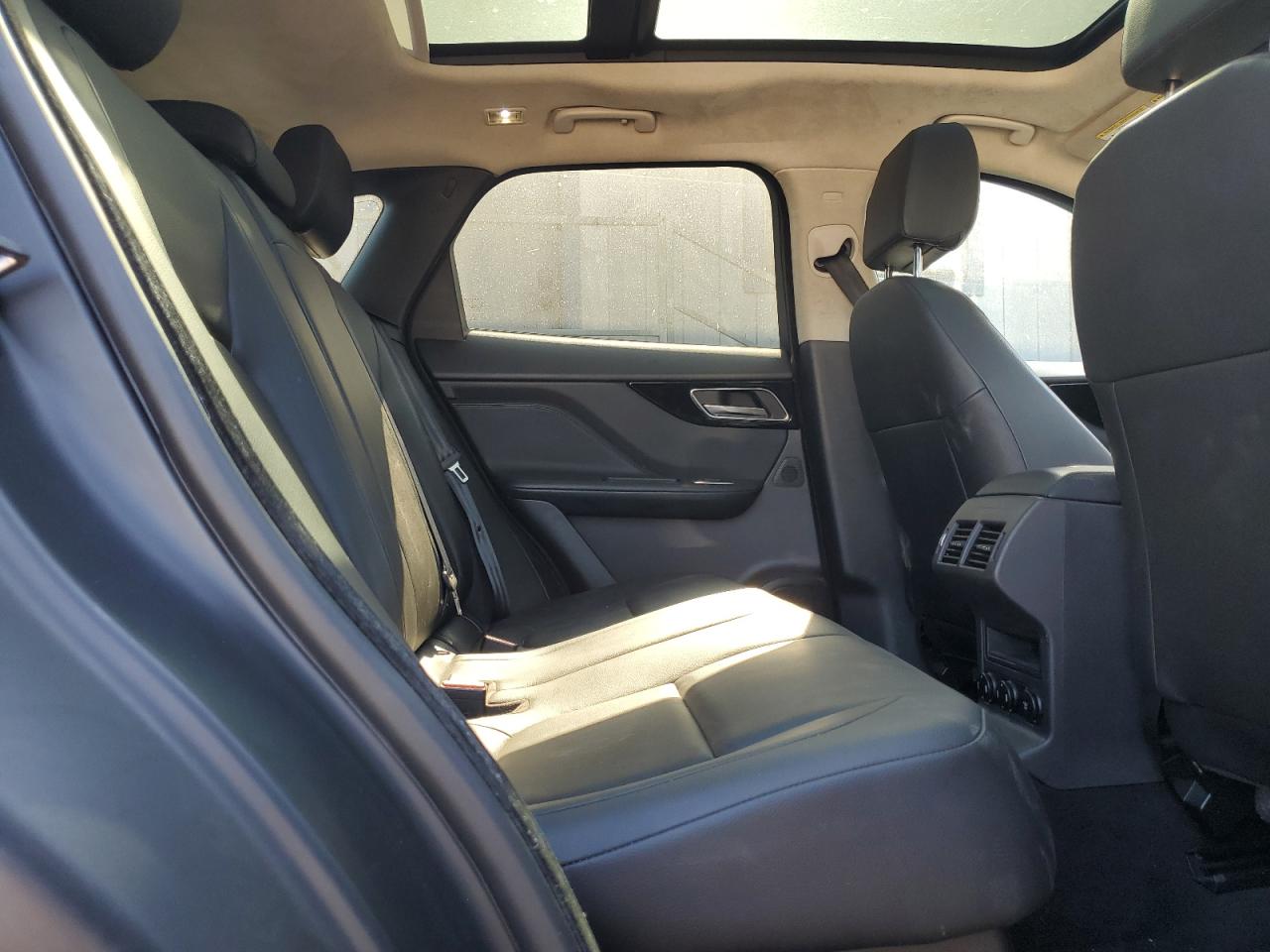 JAGUAR F-PACE PREMIUM