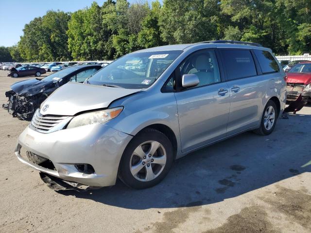 TOYOTA SIENNA LE