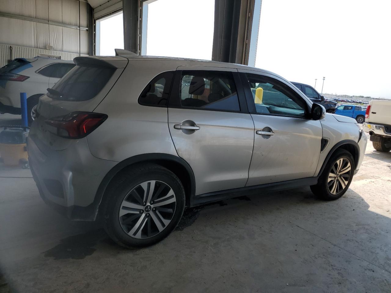 MITSUBISHI OUTLANDER ES