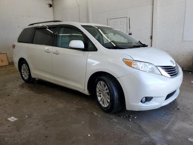 2016 TOYOTA SIENNA XLE 5TDYK3DC7GS694289