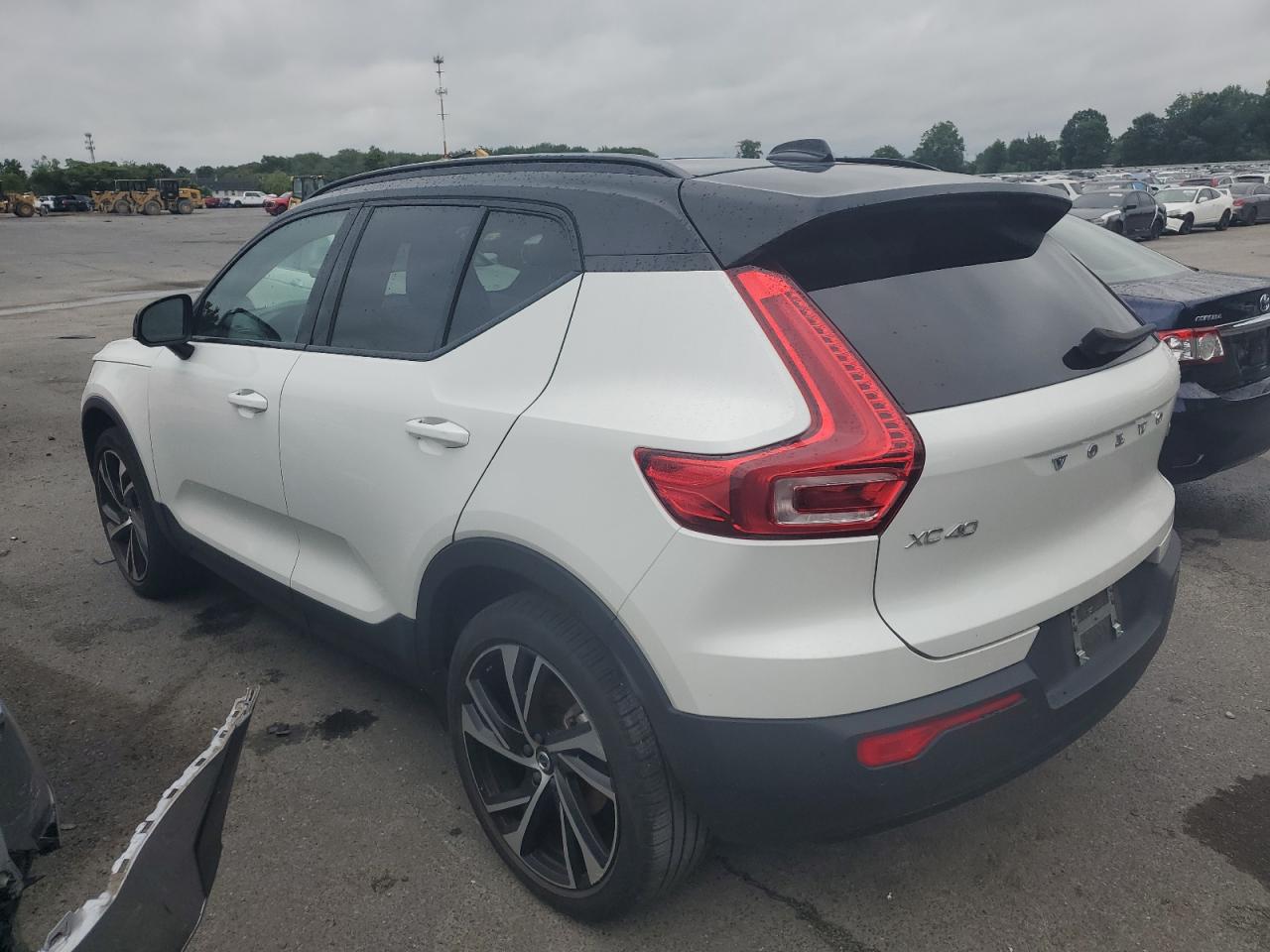 VOLVO XC40 T5 R-DESIGN