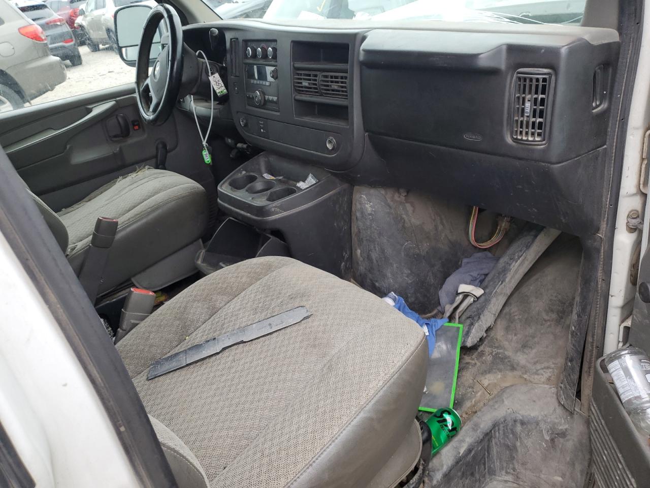 Lot #3268253055 2009 CHEV EXPRESS CUTAW